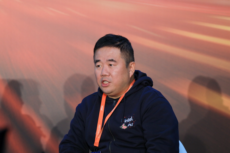 专访英特尔中国区技术部总经理高宇：AI PC刚起步，酷睿Ultra带来出色体验-第2张图片-科技快讯