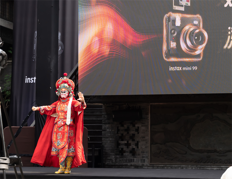 不来打卡真的会遗憾！富士instax重庆开启mini99限时体验空间，定格光影幻妙-第2张图片-科技快讯