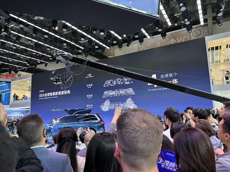 国产GLS，定位大型SUV？吉利银河星舰正式亮相-第4张图片-科技快讯