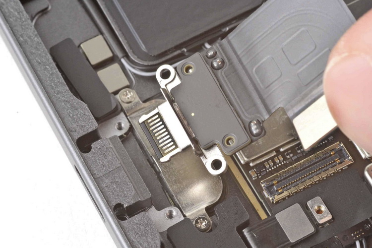 iPhone 15 USB口不兼容安卓算什么，细数苹果在接口上的骚操作-第9张图片-科技快讯