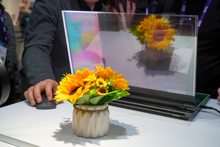MWC2024丨透明屏笔记本与卷轴屏手机令人大开眼界，联想创新产品齐登场-第3张图片-科技快讯