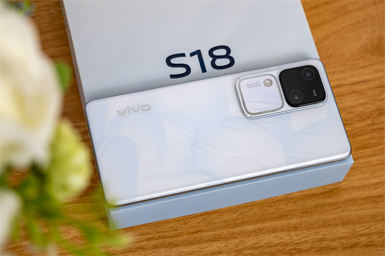 拍人更美的vivo S18系列正式发布，Pro版本配置旗舰且更具性价比-第3张图片-科技快讯