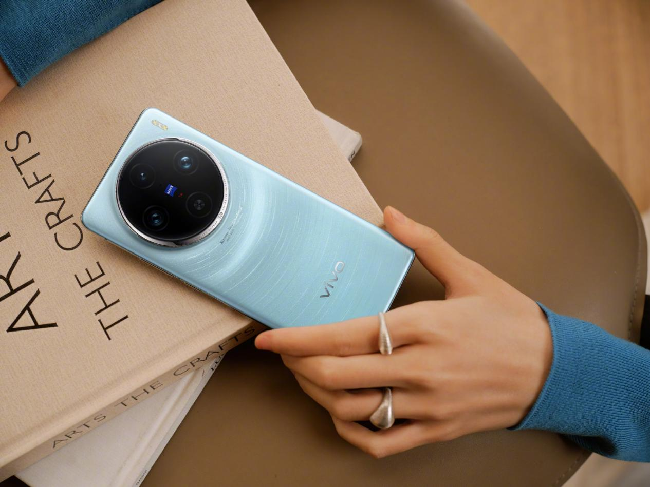 跑分超225万，蔡司APO超级长焦加持，vivo X100系列能吸引你吗？-第1张图片-科技快讯