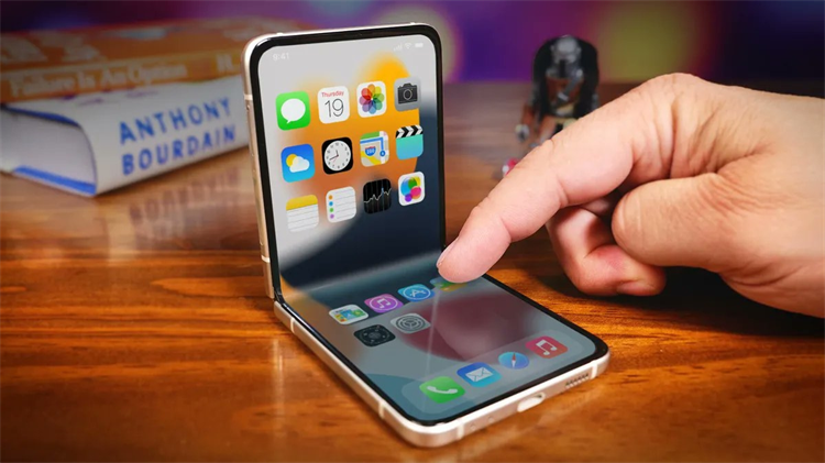 等一个2026年才有的双向折叠iPhone？网友：不如相信秦始皇复活！-第2张图片-科技快讯