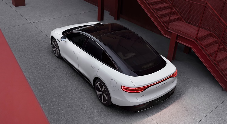 规格超越Model S 华为奇瑞首款深度定制车型智界S7亮相-第3张图片-科技快讯