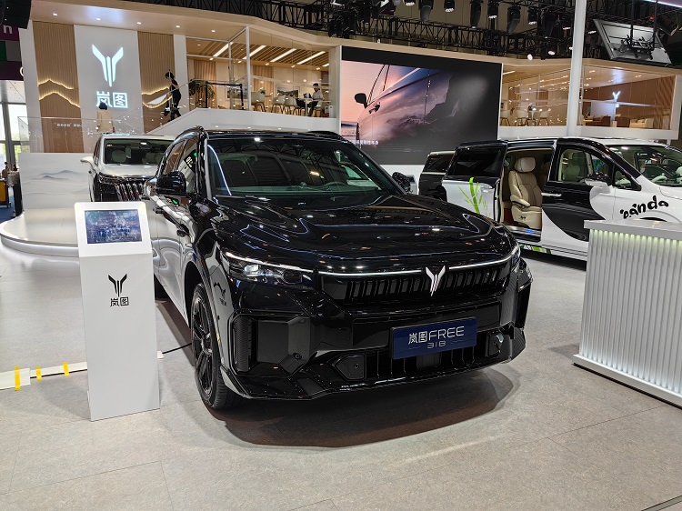 主打个性定制！岚图汽车携2款新车，亮相粤港澳车展-第3张图片-科技快讯
