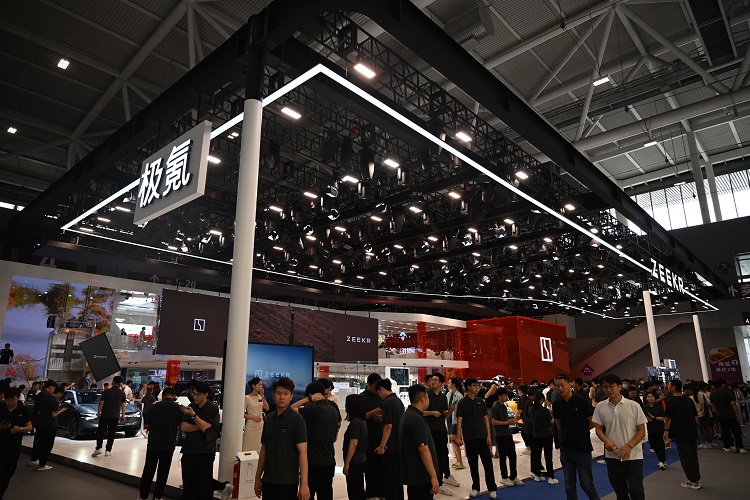 009光辉+ MIX领衔！粤港澳车展，极氪用MPV“博眼球”-第1张图片-科技快讯
