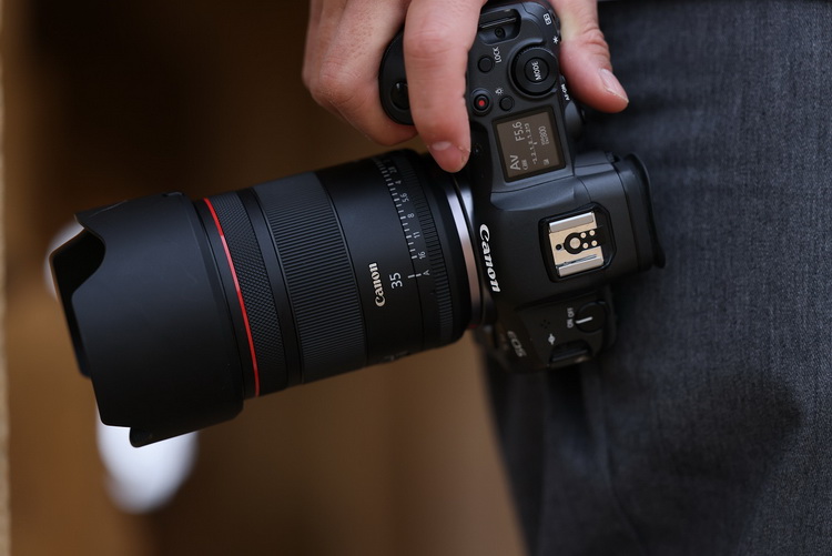 佳能发布RF35mm F1.4 L VCM定焦 RF镜头首次使用音圈马达-第1张图片-科技快讯