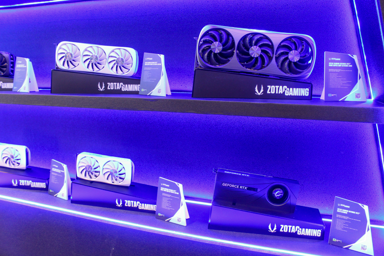 索泰展示ZOTAC ZONE：搭载锐龙7处理器，比Steam掌机更大-第4张图片-科技快讯