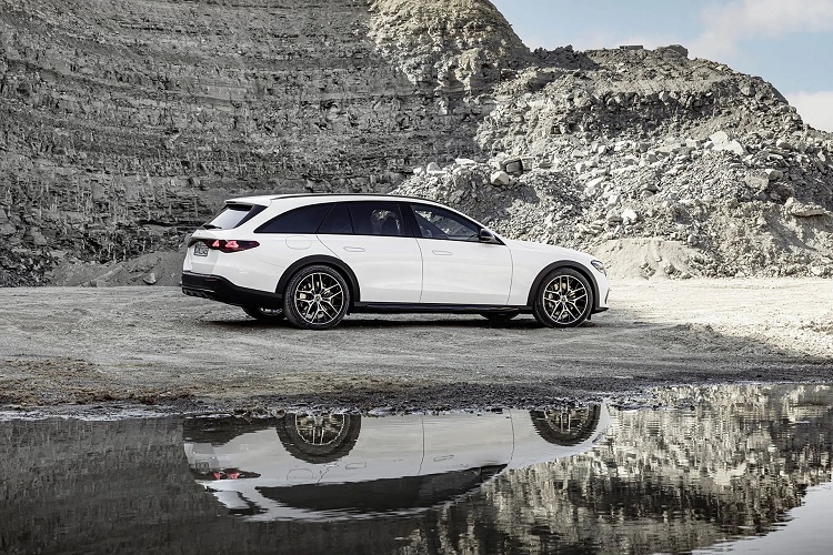 对标A6 Allroad，售价55万起！奔驰E级All-Terrain官图发布-第2张图片-科技快讯
