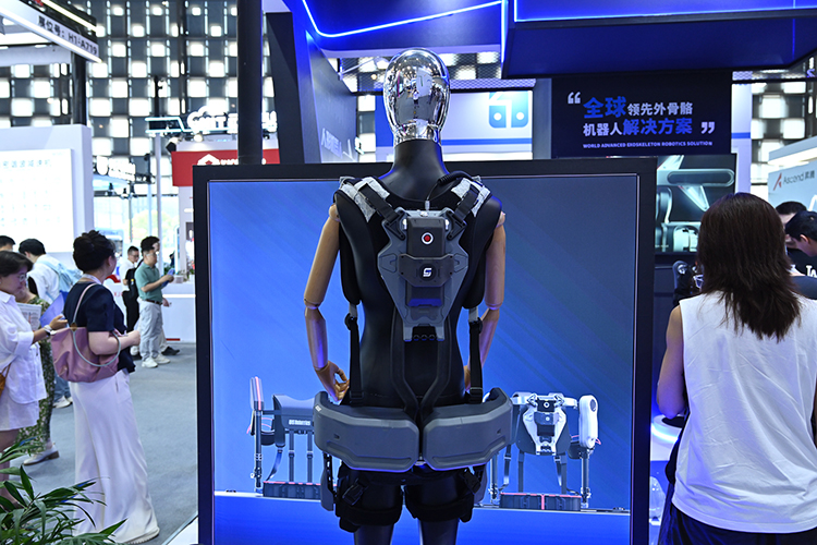 傲鲨人形外骨骼复合机器人首秀WAIC2024 “遇见未来”系列进入大众视野-第4张图片-科技快讯