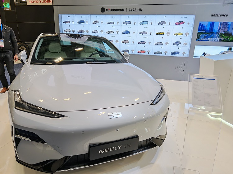 发布行业首个“智能汽车全域AI”技术体系？吉利2025CES放大招-第1张图片-科技快讯