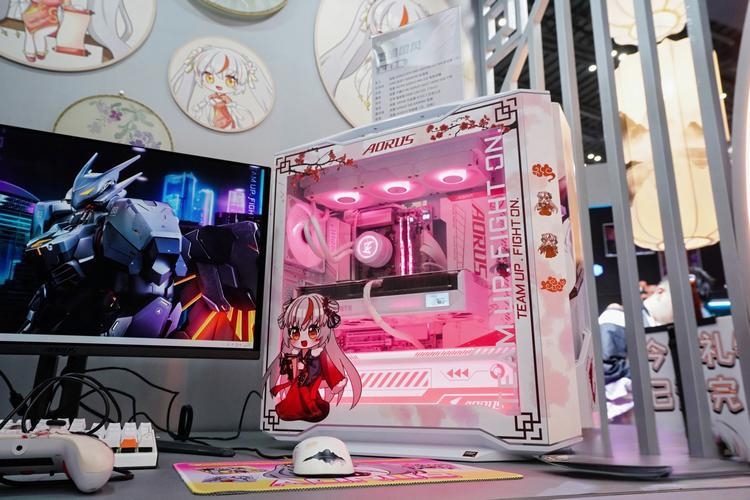 技嘉BW 2025展台国风赛博痛车雕妹创意十足-第4张图片-科技快讯
