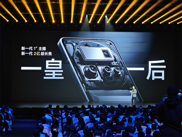 小米平庸，vivo激进，OPPO捡漏？锐评国产三大Ultra旗舰-第6张图片-科技快讯