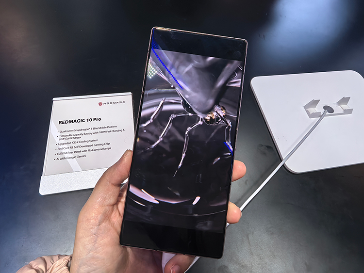 游戏本也有裸眼3D了！红魔的黑科技新品在MWC“杀疯了”-第6张图片-科技快讯