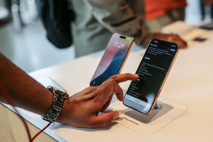 苹果WWDC或曝光液态玻璃界面 新iPhone设计亮点抢先看-第4张图片-科技快讯
