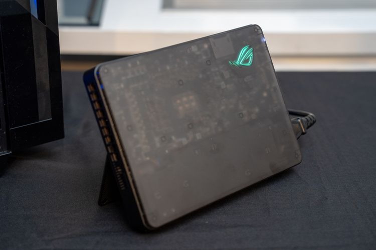 ROG发布首款雷电5显卡扩展坞：搭载RTX 5090，64Gbps带宽-第1张图片-科技快讯