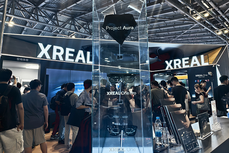 XREAL One Pro智能眼镜亮相2025世界人工智能大会 自研芯片打造酷炫实用体验-第1张图片-科技快讯