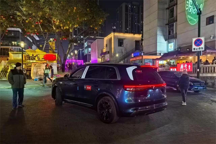 问界M8无伪装谍照曝光，尺寸几乎与M9相当-第6张图片-科技快讯