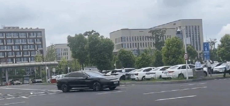 比亚迪车辆机场事件调查结果：驾驶员操作失误，车辆性能正常-第2张图片-科技快讯