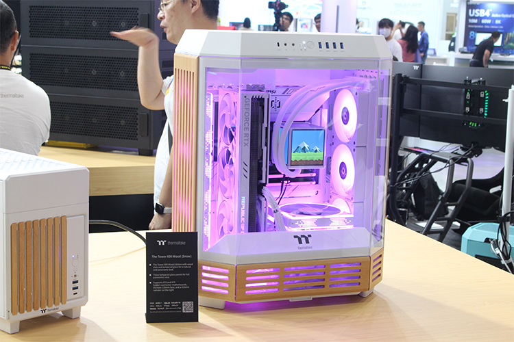 Thermaltake把赛车模拟器驾驶舱带到COMPUTEX 2025，观众现场玩嗨了！-第5张图片-科技快讯