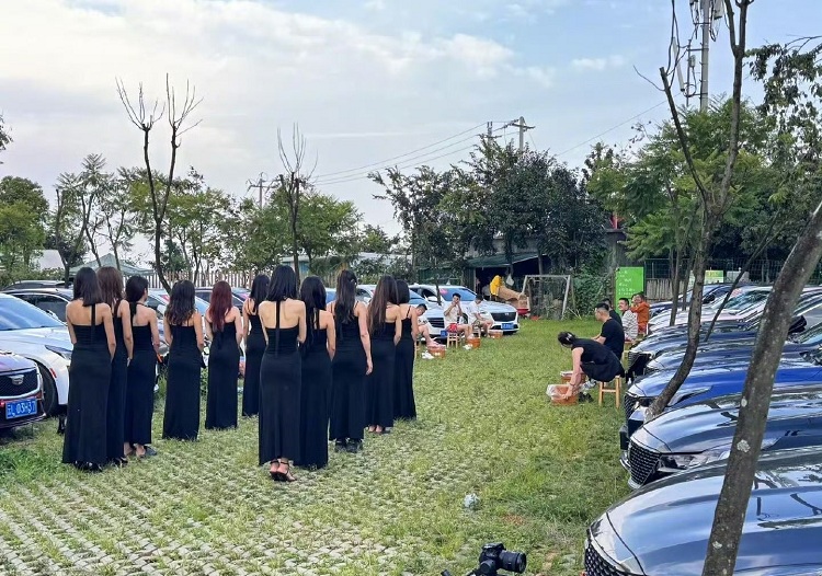 凯迪拉克车友会推出 *** 上门洗脚服务 网友调侃乔杉适合代言-第2张图片-科技快讯