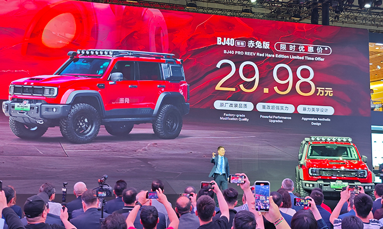 北汽发布BJ40增程“赤兔版”，售价29.98万，红红火火非常吸睛-第5张图片-科技快讯