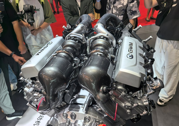 顶置双涡轮+混动变速箱！长城居然搞出了4.0T V8发动机-第3张图片-科技快讯