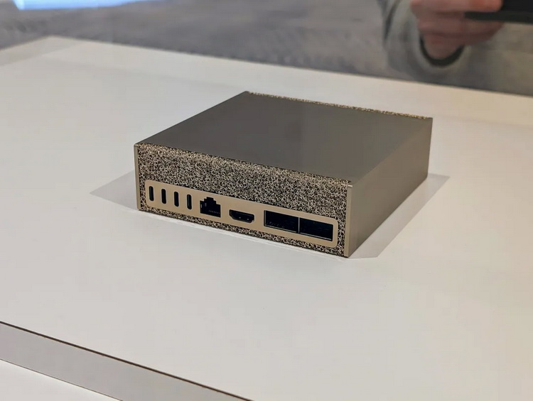 碾压苹果Mac Mini 英伟达CES2025展示Project Digits主机-第1张图片-科技快讯