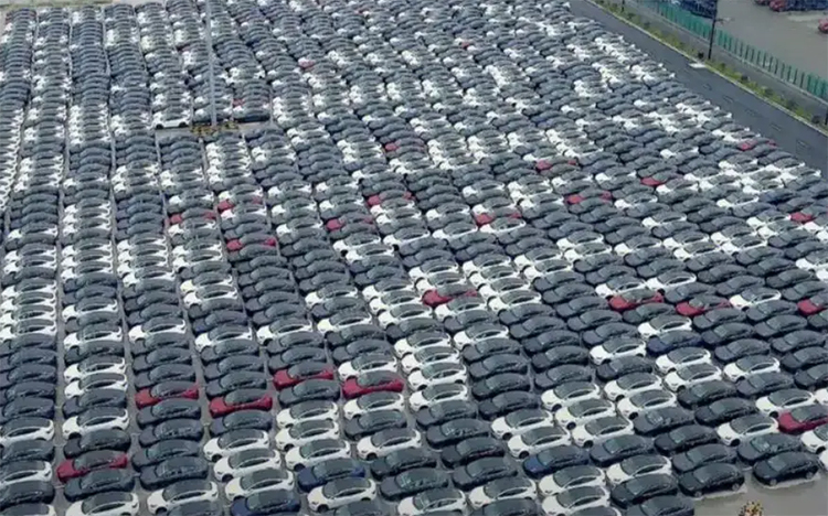 特斯拉美国交付中心新车积压严重 滞销危机引发市场担忧-第1张图片-科技快讯