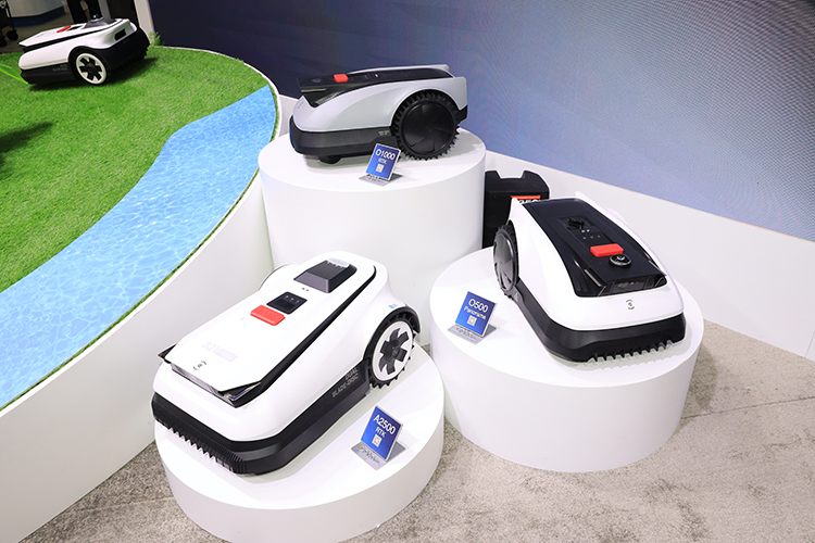 扫地机进化为滚筒活水洗地！科沃斯CES2025带来多款高能机器人-第6张图片-科技快讯