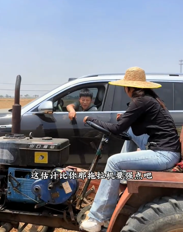 ​可能谁也没想到，50万豪车问界M9，被直接挂上拖车下地拉麦子-第1张图片-科技快讯