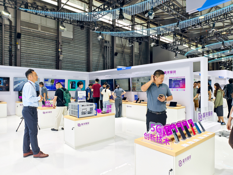紫光展锐在MWC上海发布多款AI方案 T9100大模型性能大幅提升27%-第1张图片-科技快讯
