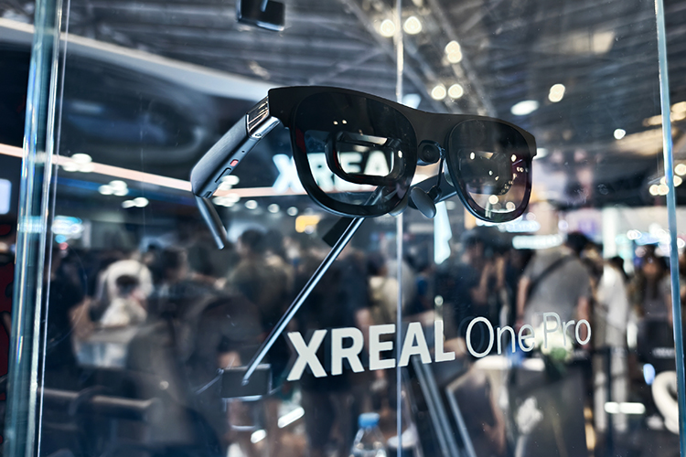 XREAL One Pro智能眼镜亮相2025世界人工智能大会 自研芯片打造酷炫实用体验-第2张图片-科技快讯