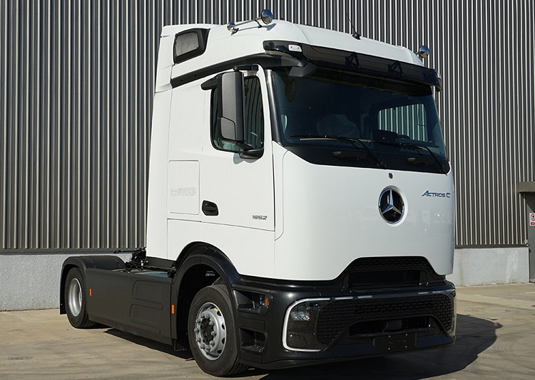 奔驰Actros C新能源卡车：节能高效与传统动力完美结合-第2张图片-科技快讯