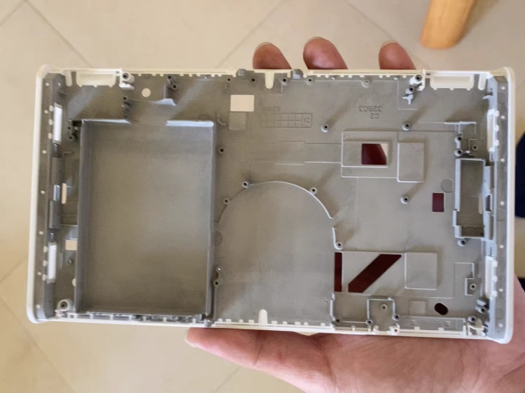任天堂Switch 2 OLED版中框曝光或即将发布-第1张图片-科技快讯