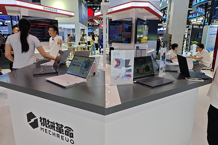 软通动力亮相WAIC 2025展示机器人AI服务器与AIPC创新技术-第7张图片-科技快讯