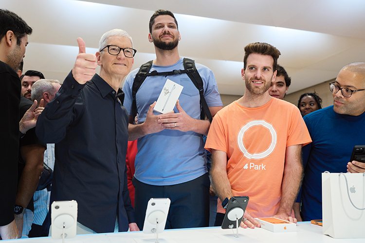 苹果CEO库克否认iPhone 17系列涨价与关税有关-第3张图片-科技快讯