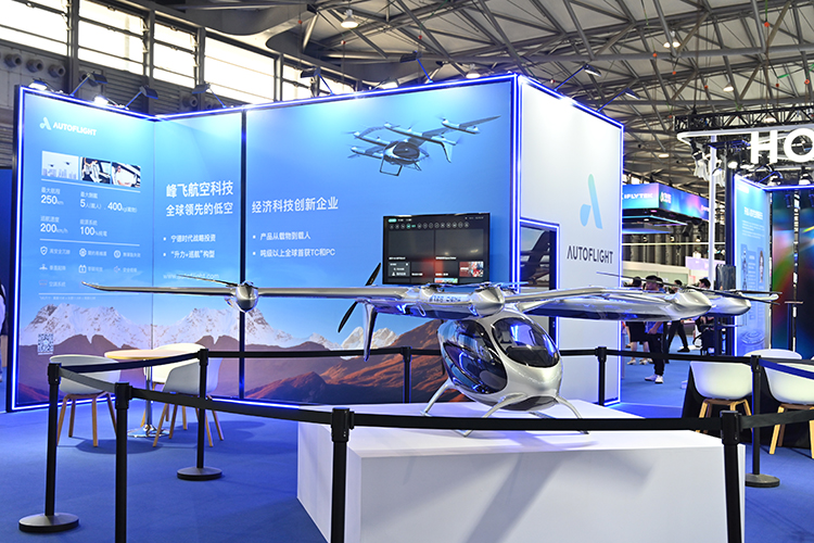 峰飞航空自主研发eVTOL载人飞行器亮相MWC上海展 空中出租车时代即将开启-第1张图片-科技快讯