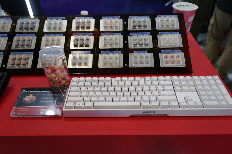 CHERRY樱桃大动作！在COMPUTEX 2025首秀IK电感轴、MK磁轴，4款新轴都很香-第8张图片-科技快讯