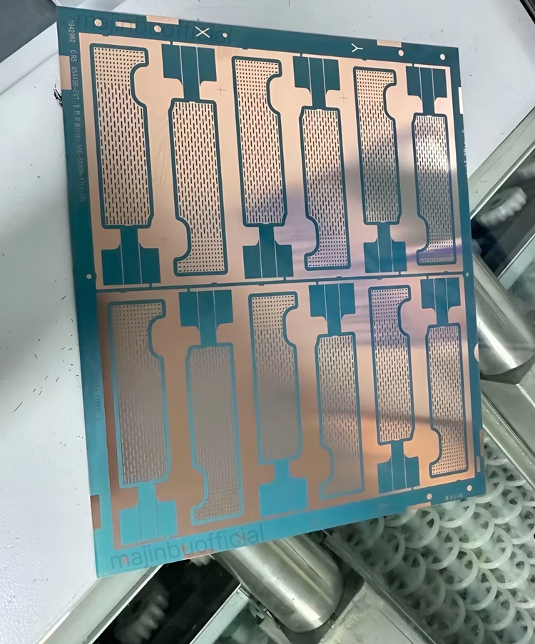 苹果iPhone 17 Pro散热升级 或将采用均热板技术解决过热问题-第1张图片-科技快讯 苹果iPhone 17 Pro散热升级 或将采用均热板技术解决过热问题-第1张图片-科技快讯