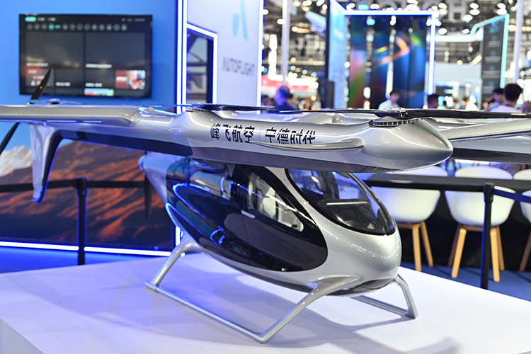 峰飞航空自主研发eVTOL载人飞行器亮相MWC上海展 空中出租车时代即将开启-第2张图片-科技快讯