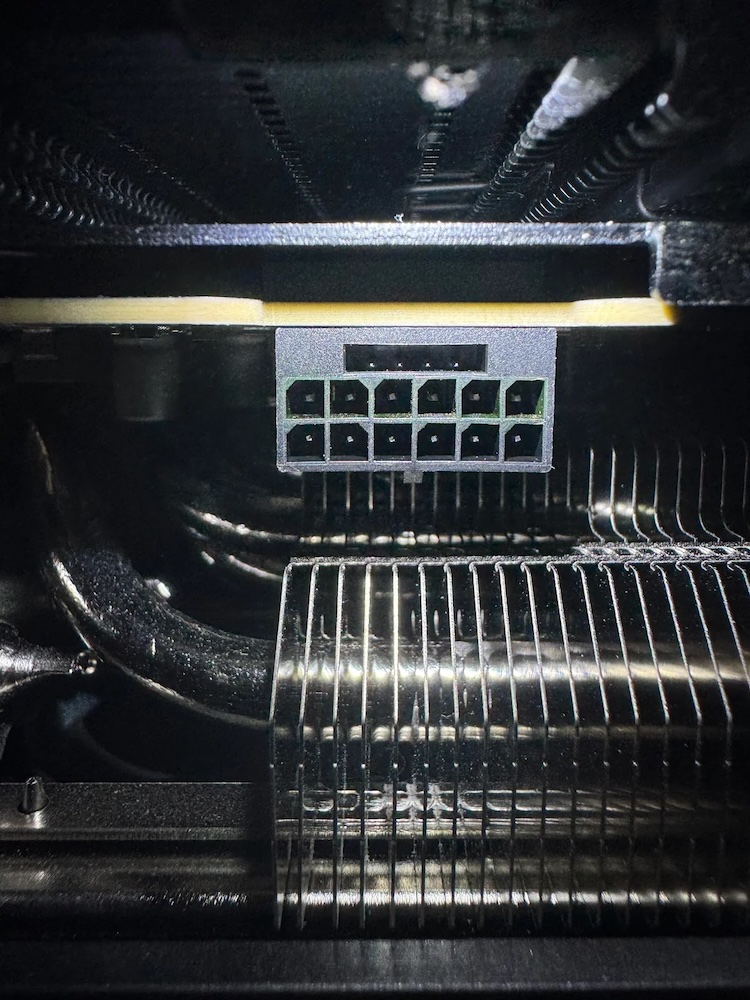 英伟达RTX 5090显卡接口又烧了，此前公开声称不会复现-第4张图片-科技快讯