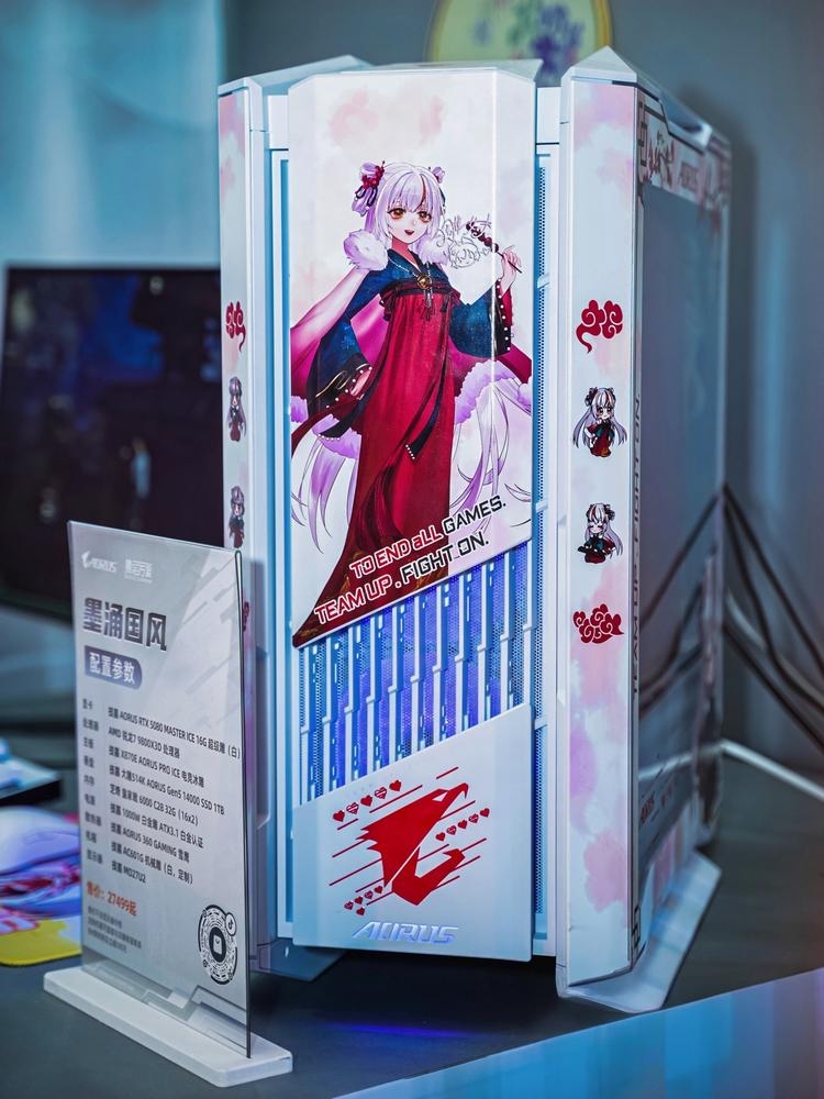 技嘉BW 2025展台国风赛博痛车雕妹创意十足-第5张图片-科技快讯