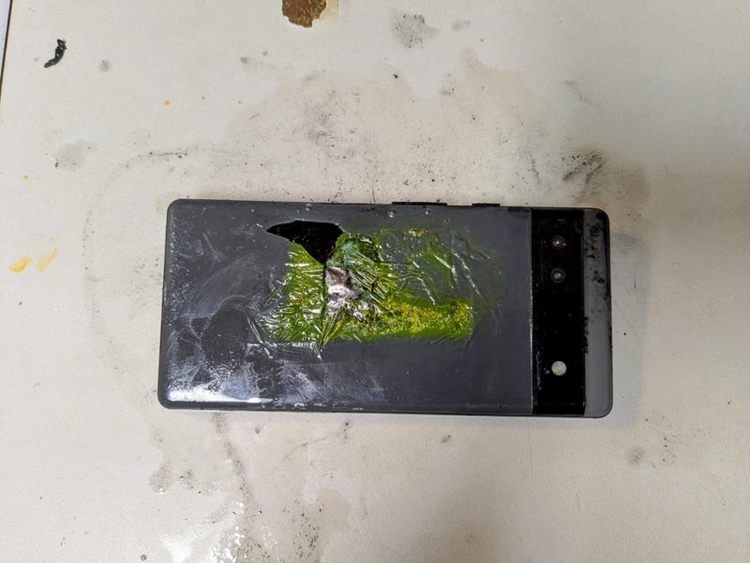 半夜突然起火！曝谷歌Pixel 6a手机电池爆炸事件频出-第2张图片-科技快讯