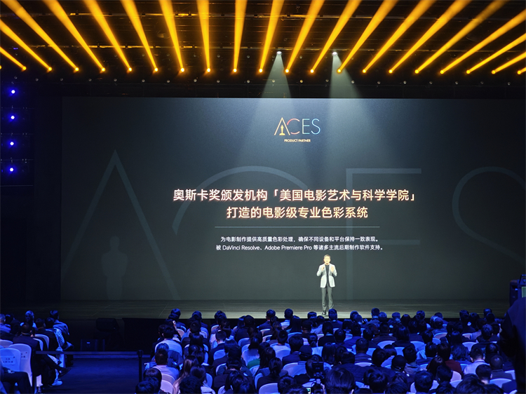 雷军的“疯狂”星期四：15 Ultra重登影像巅峰，SU7 Ultra颠覆豪车市场-第12张图片-科技快讯