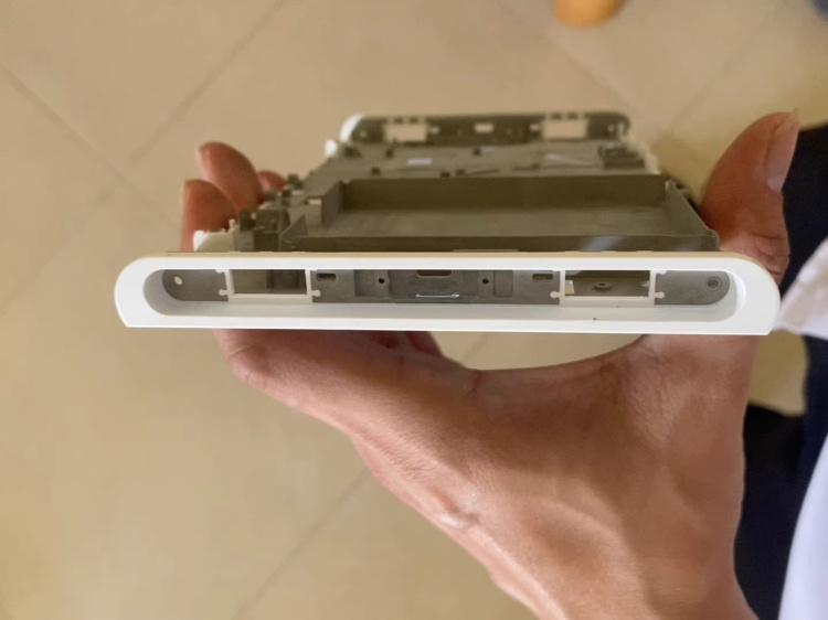 任天堂Switch 2 OLED版中框曝光或即将发布-第2张图片-科技快讯