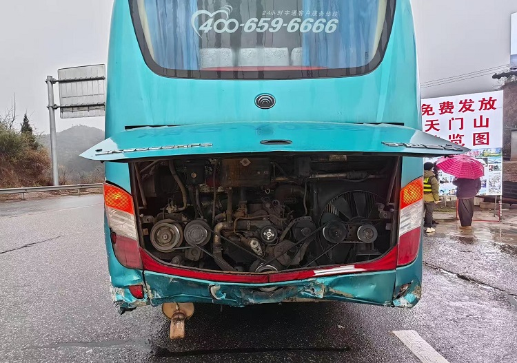 小米追尾大巴车，车机还能用？友商产品滞销，原因揭秘！-第3张图片-科技快讯