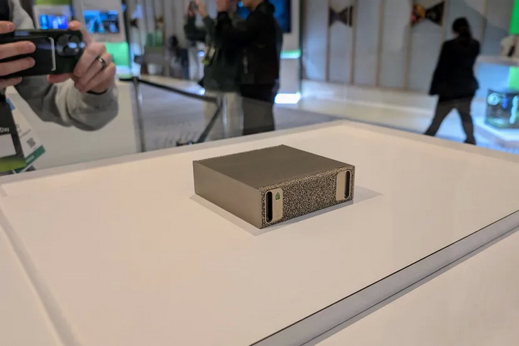 碾压苹果Mac Mini 英伟达CES2025展示Project Digits主机-第2张图片-科技快讯