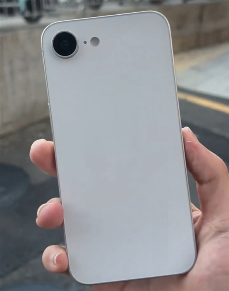 便宜的苹果新机，iPhone SE 4机模实拍照，全面屏终于安排！-第2张图片-科技快讯